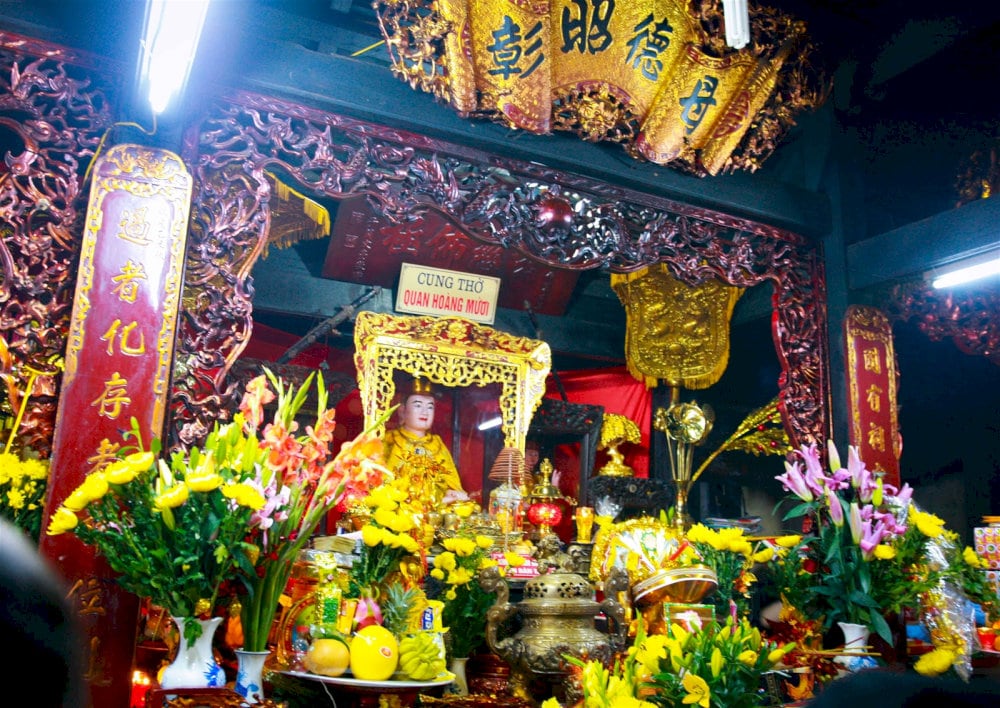 Đền thờ nhiều vị thần linh thiêng